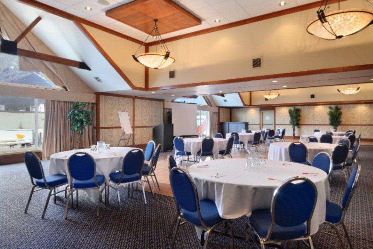 Canmore Inn & Suites Eksteriør bilde