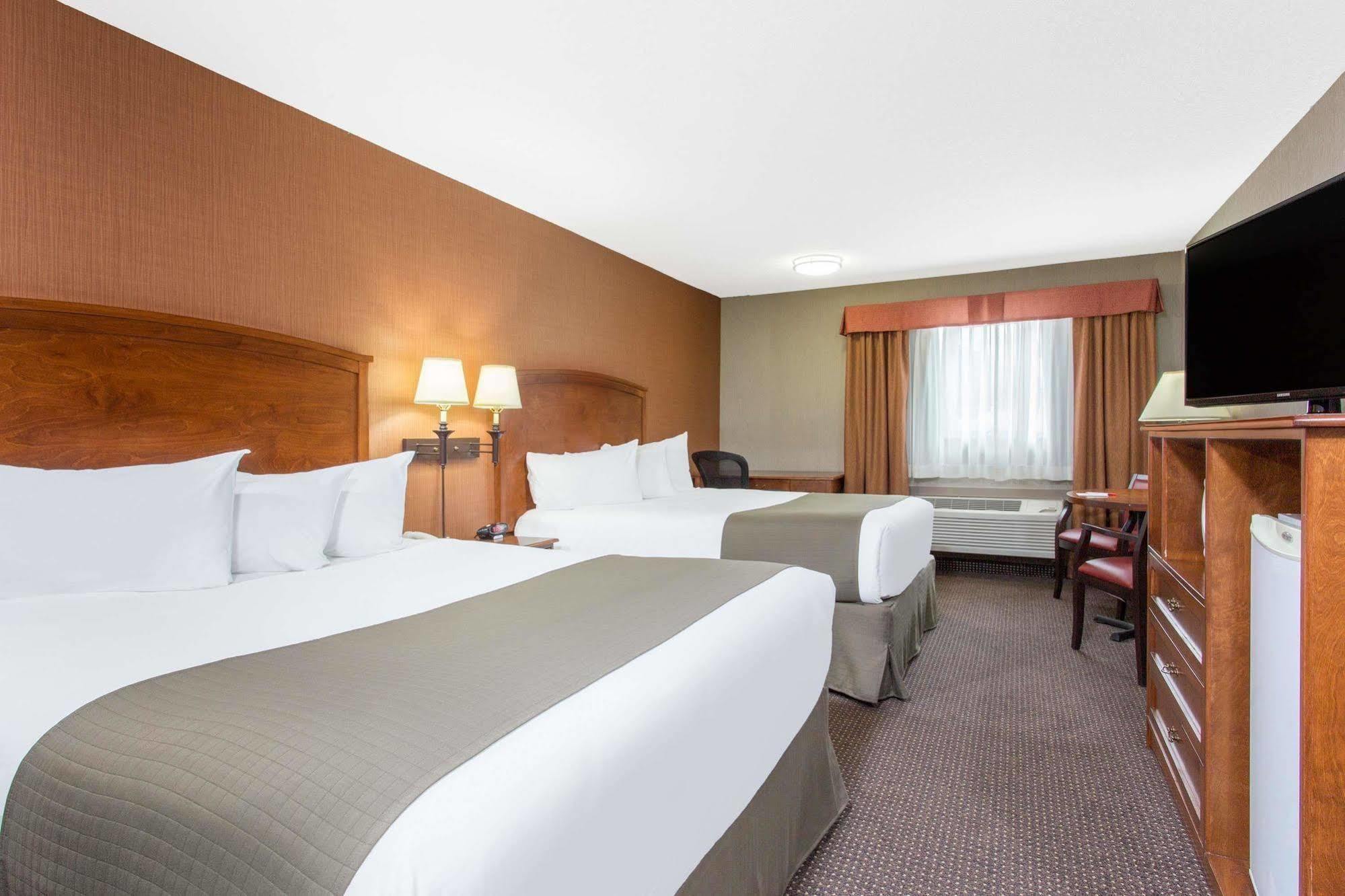 Canmore Inn & Suites Eksteriør bilde
