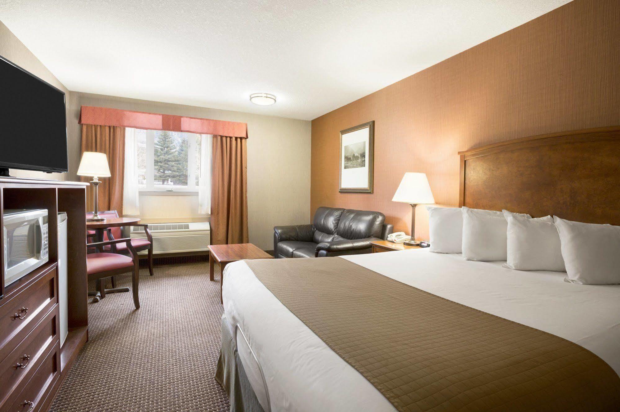 Canmore Inn & Suites Eksteriør bilde
