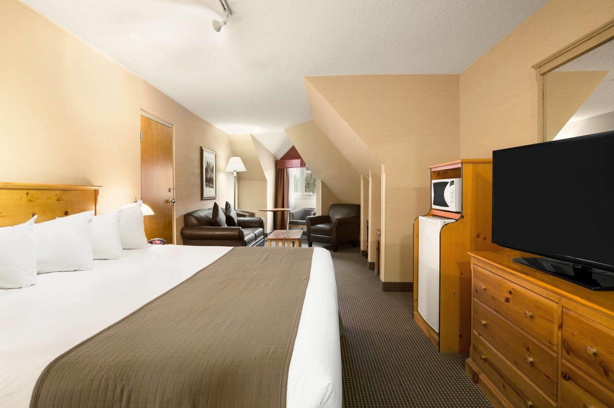 Canmore Inn & Suites Eksteriør bilde