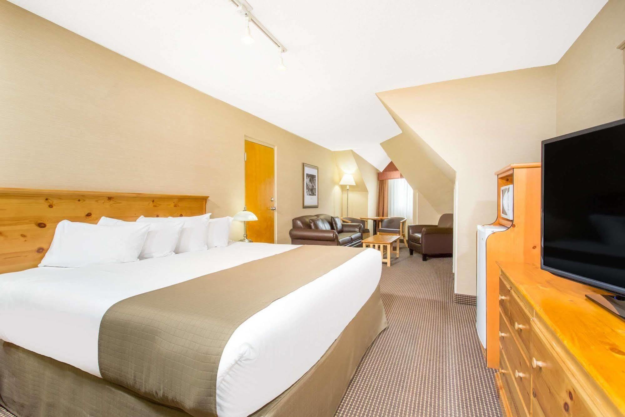 Canmore Inn & Suites Eksteriør bilde