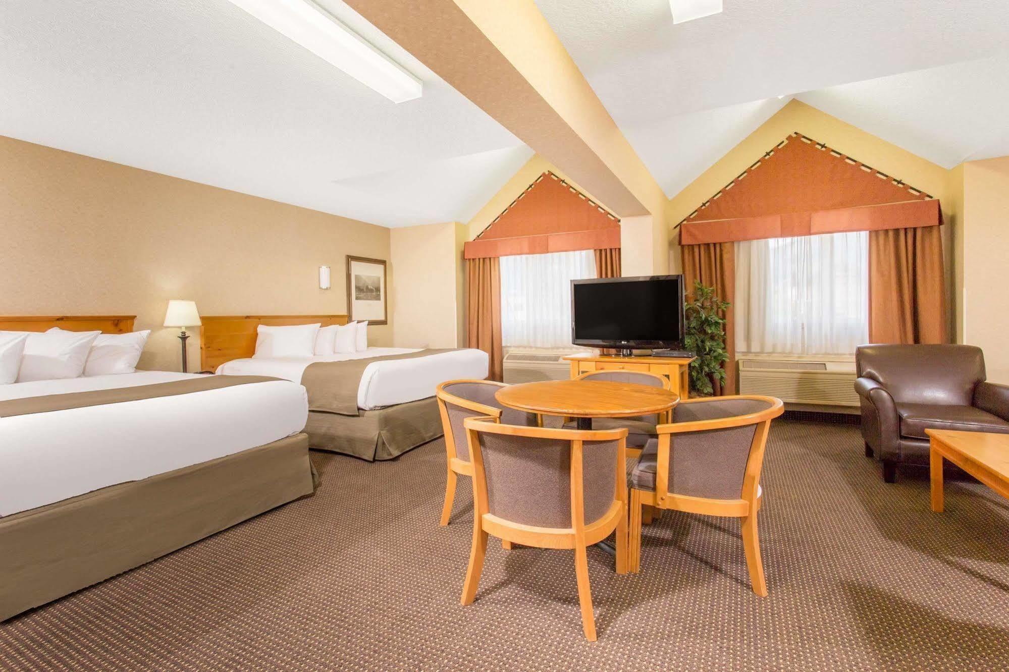 Canmore Inn & Suites Eksteriør bilde