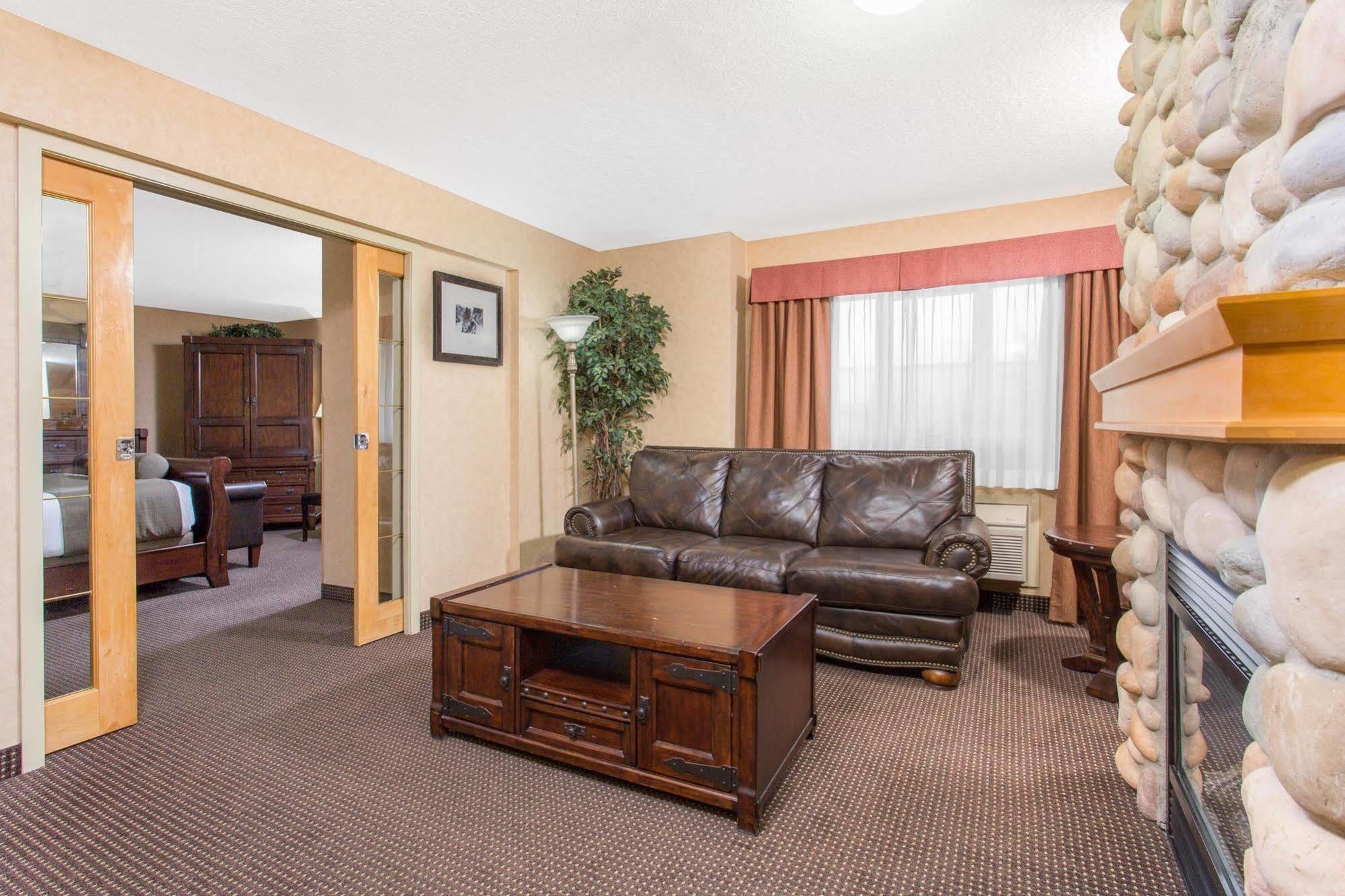 Canmore Inn & Suites Eksteriør bilde