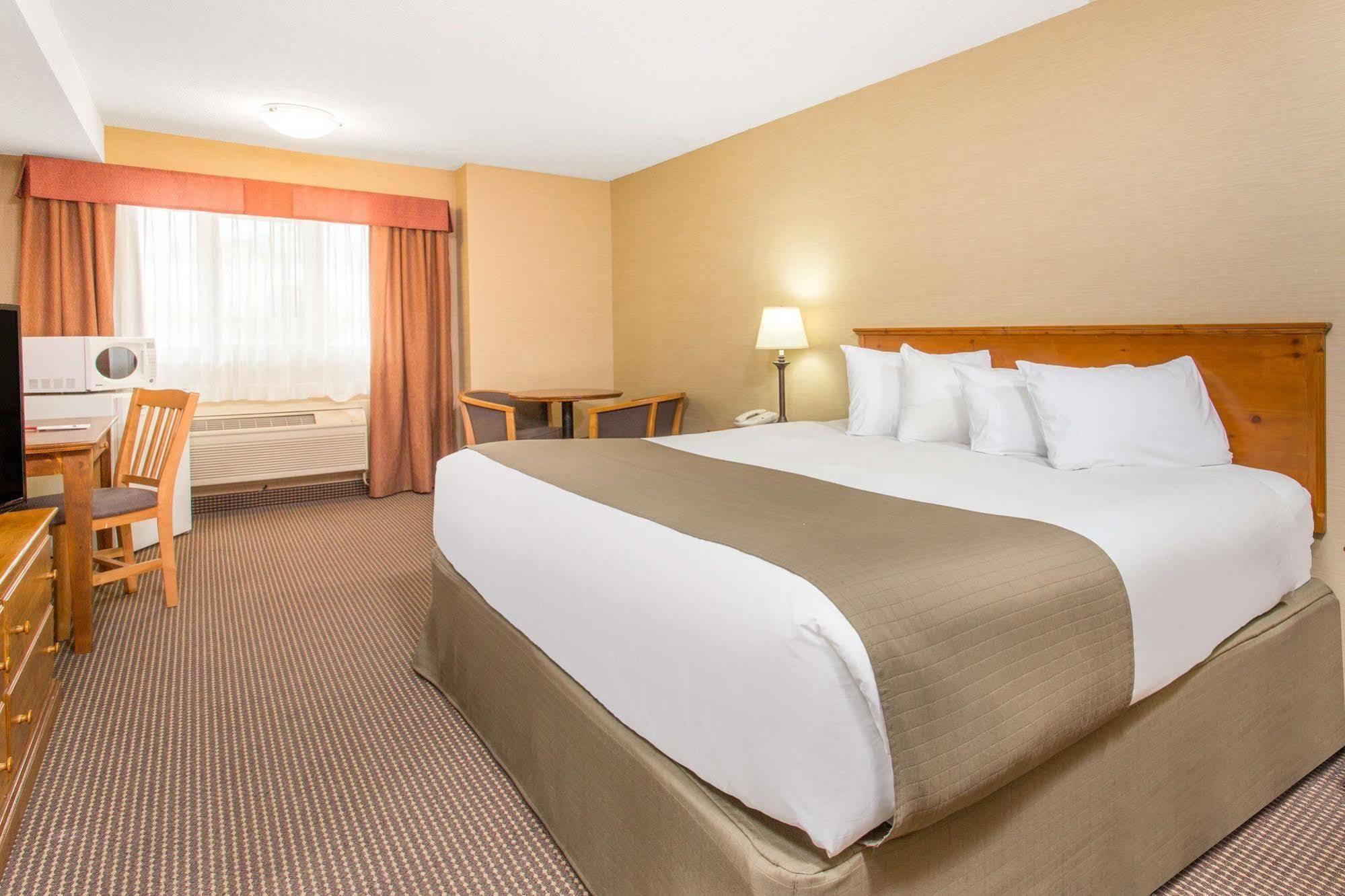 Canmore Inn & Suites Eksteriør bilde