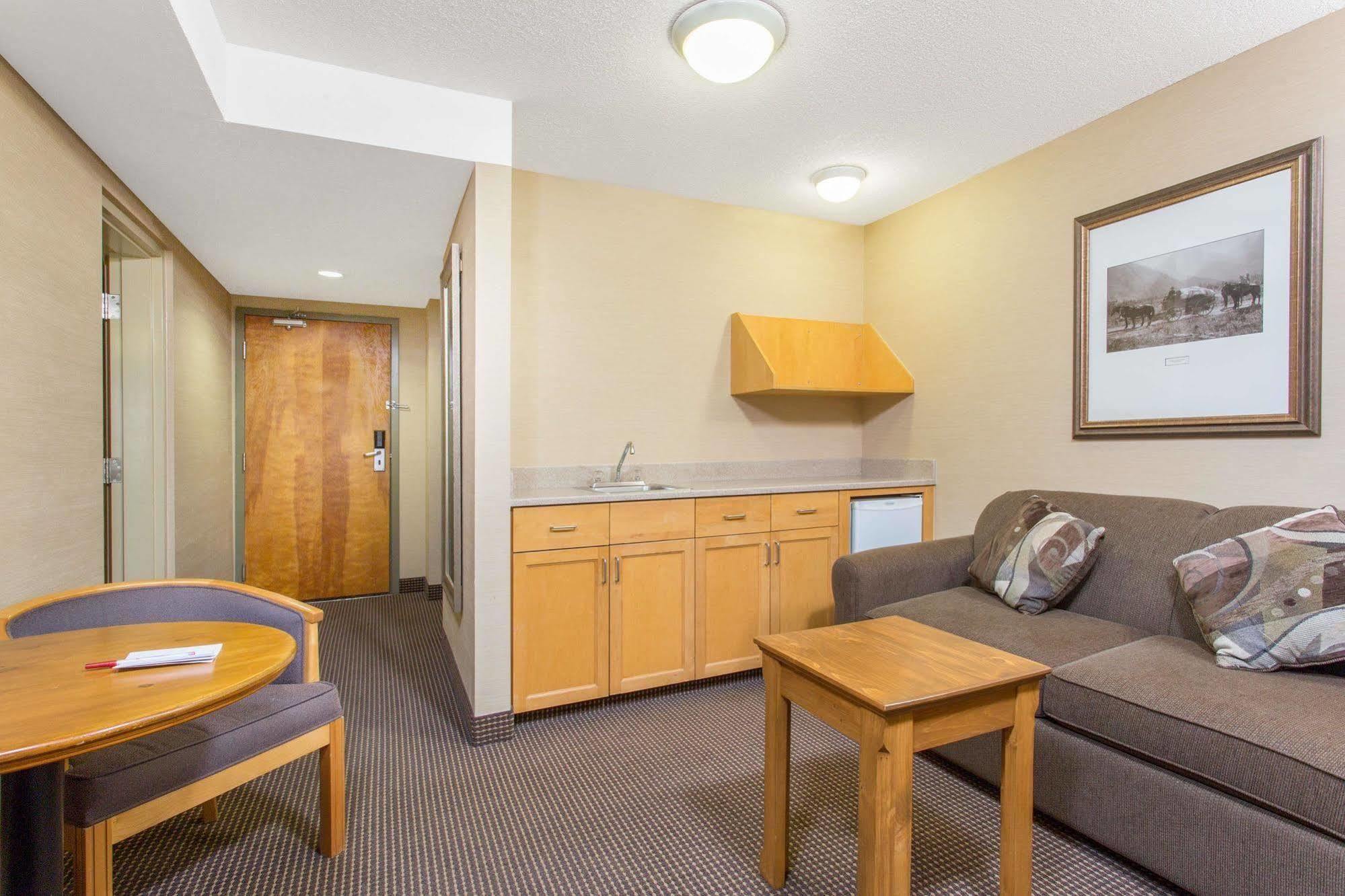 Canmore Inn & Suites Eksteriør bilde