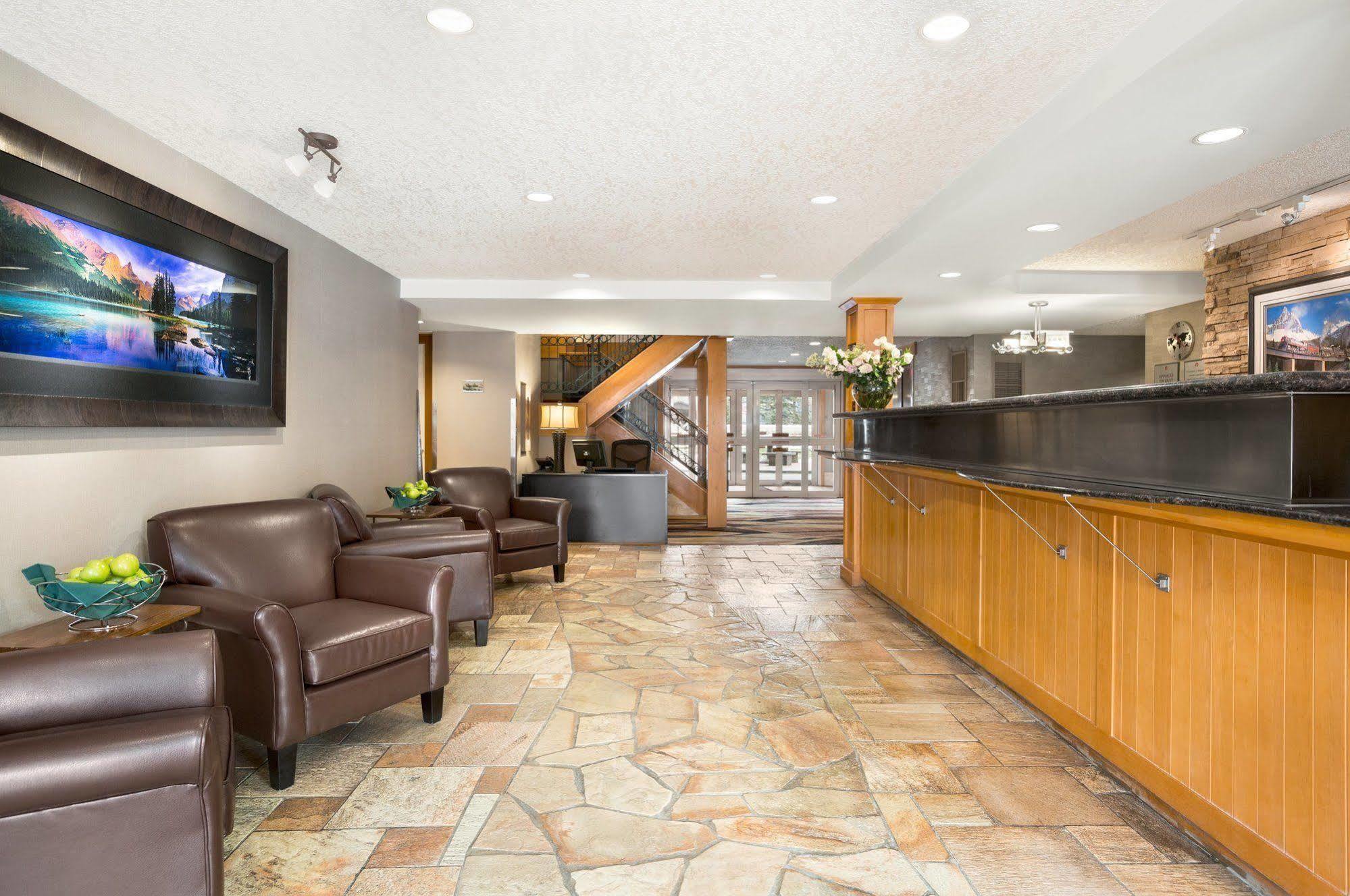 Canmore Inn & Suites Eksteriør bilde