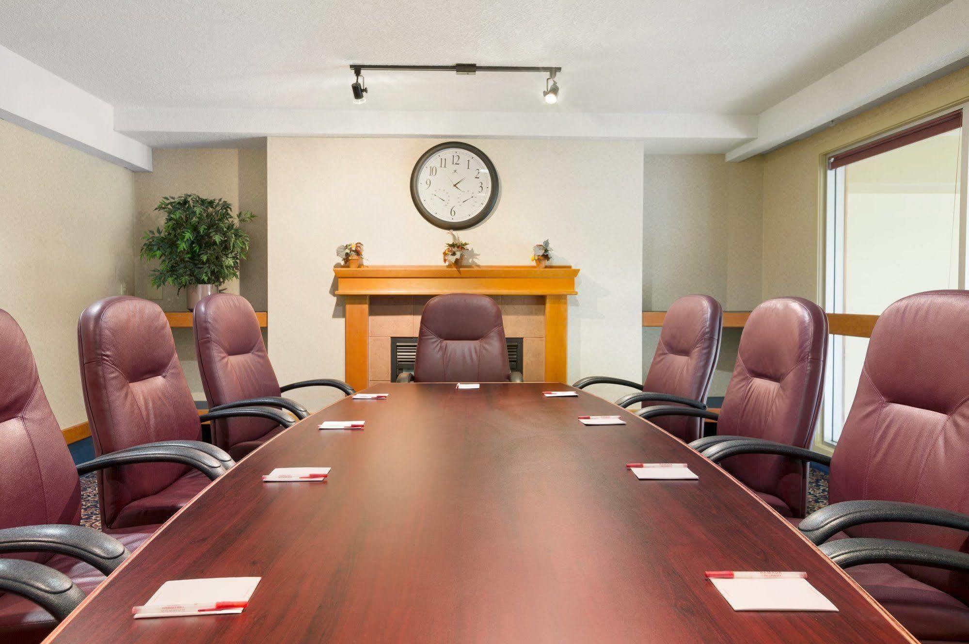 Canmore Inn & Suites Eksteriør bilde